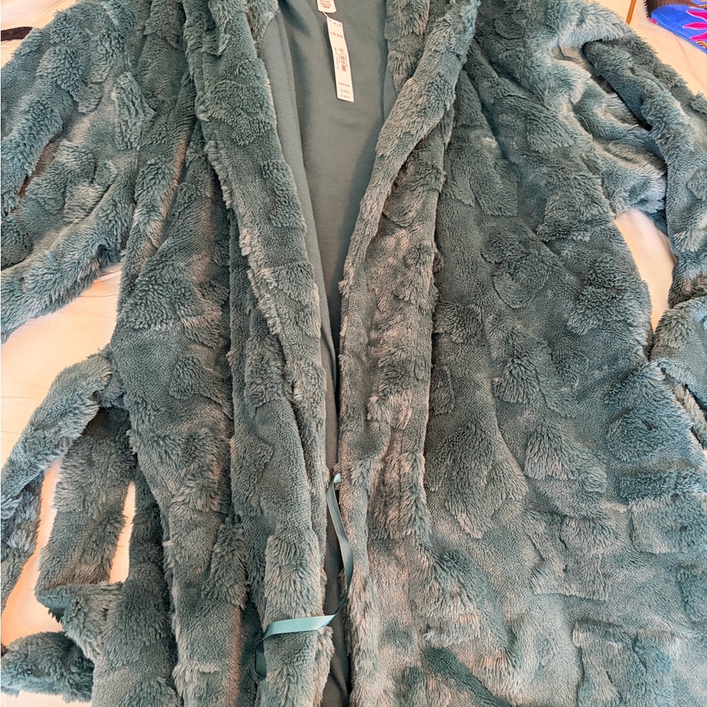 New PINK robe- Teal house shoes included
